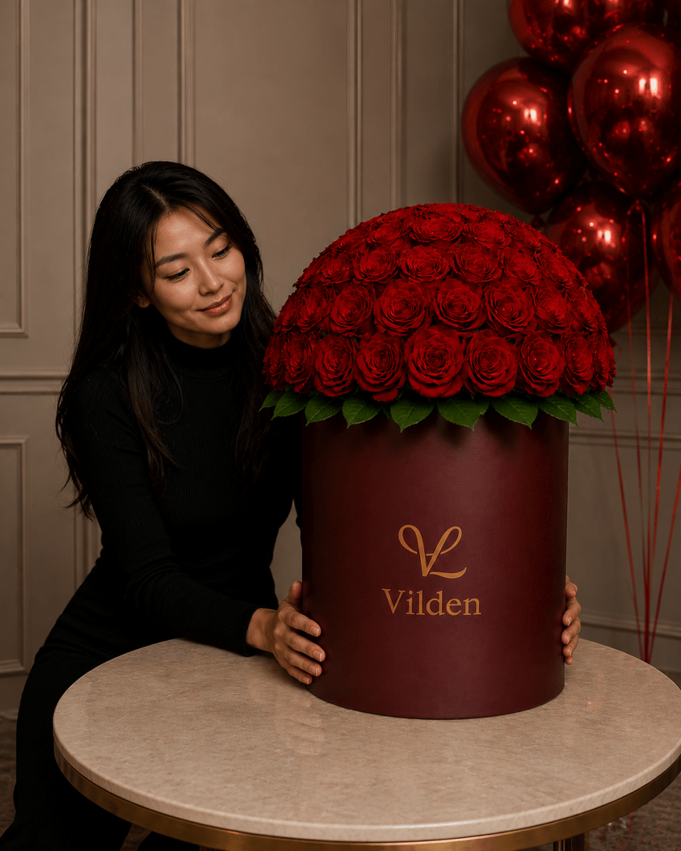 Rose Sphere is an elegant flower box in a burgundy Vilden box with deep red roses