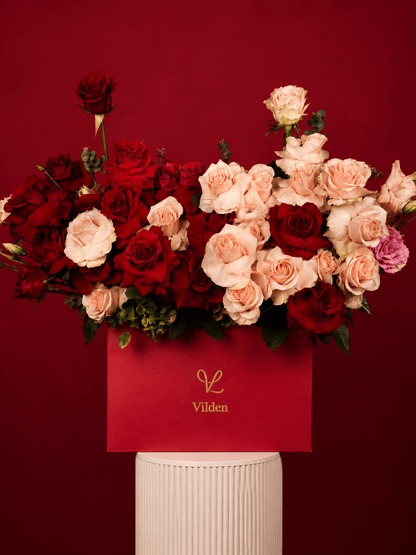 Rouge & Rosé's luxury rose box featuring a harmonious blend of red and peachy roses, radiating elegance and romance.