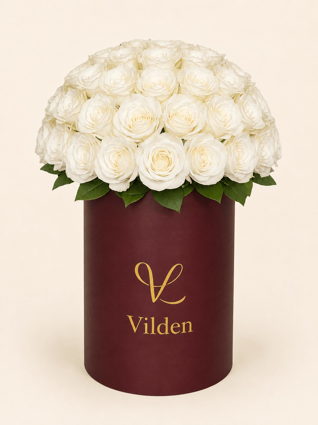 Pearl Sphere: A timeless world of pure white roses, elegance at its peak. Handcrafted by Vilden's designers for perfection.